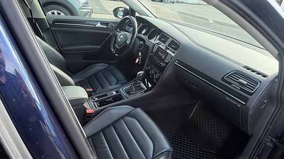 Volkswagen Golf VII 13 of 18