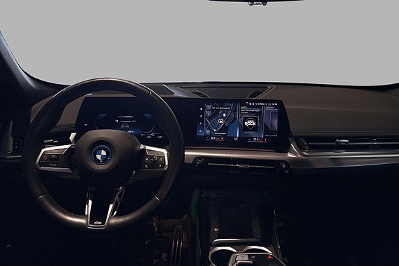 BMW iX1 10 of 29