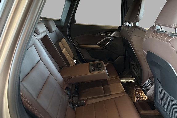 BMW iX1 17 of 29