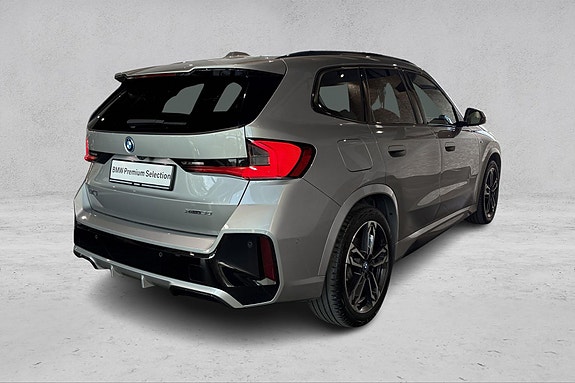 BMW iX1 5 of 29