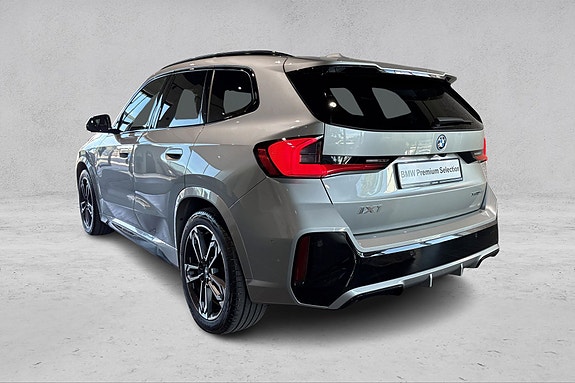 BMW iX1 3 of 29