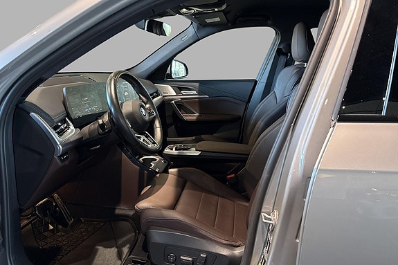 BMW iX1 11 of 29