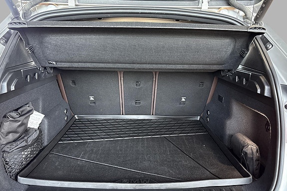 BMW iX1 18 of 29