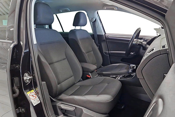 Volkswagen e-Golf VII 12 of 27