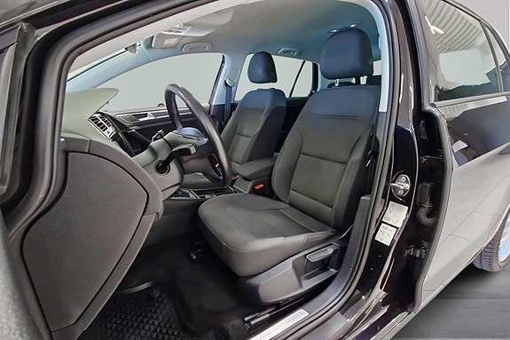 Volkswagen e-Golf VII 10 of 27