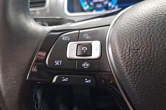 Volkswagen e-Golf VII 18 of 27