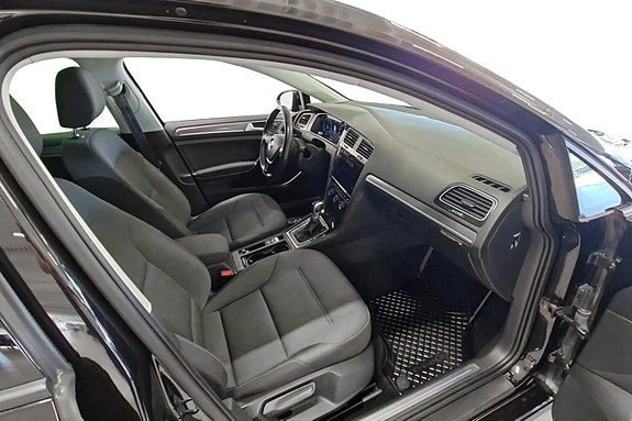 Volkswagen e-Golf VII 11 of 27