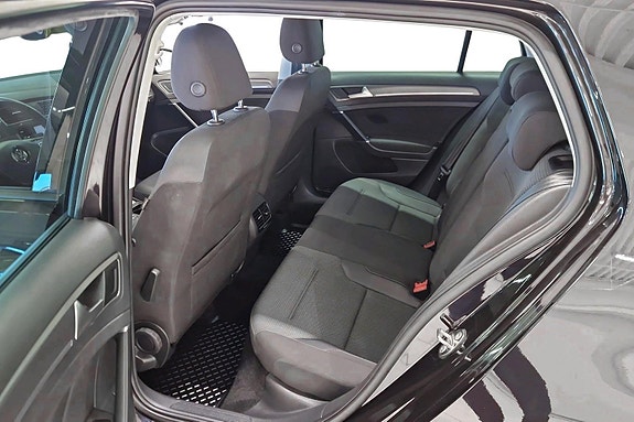 Volkswagen e-Golf VII 13 of 27