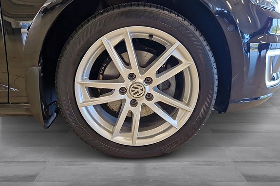 Volkswagen e-Golf VII 26 of 27