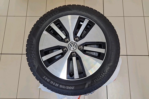 Volkswagen e-Golf VII 27 of 27