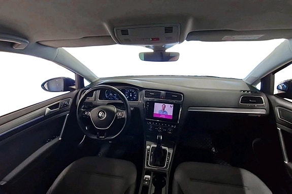 Volkswagen e-Golf VII 16 of 27