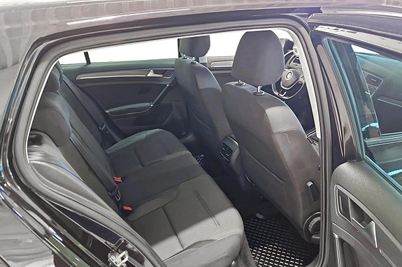 Volkswagen e-Golf VII 14 of 27