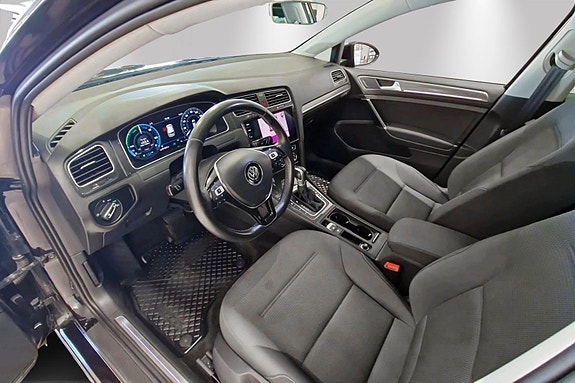 Volkswagen e-Golf VII 9 of 27