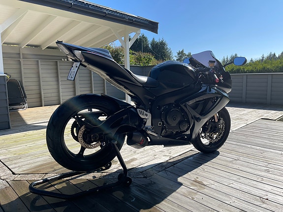 Suzuki GSX-R 750 9 of 15