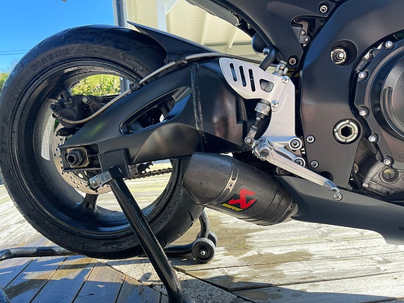 Suzuki GSX-R 750 14 of 15