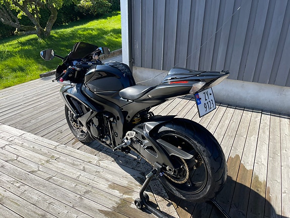 Suzuki GSX-R 750 7 of 15