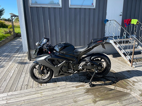 Suzuki GSX-R 750 6 of 15