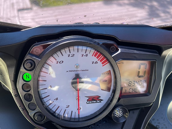 Suzuki GSX-R 750 11 of 15