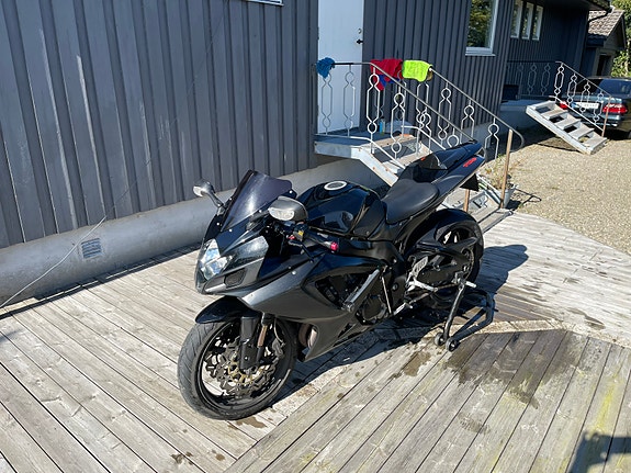 Suzuki GSX-R 750 5 of 15