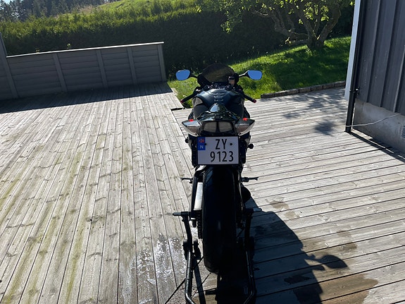 Suzuki GSX-R 750 8 of 15