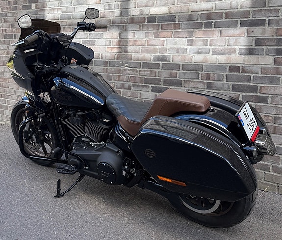 Harley-Davidson FXLRST Low Rider ST 13 of 16