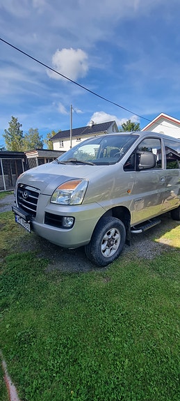 Hyundai H-1 2 of 30