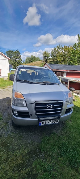 Hyundai H-1 3 of 30