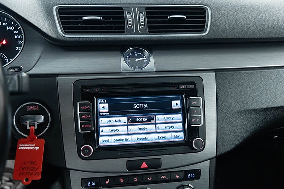 Volkswagen Passat 13 of 15