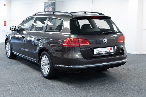 Volkswagen Passat 2 of 15