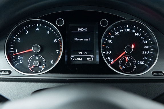 Volkswagen Passat 12 of 15