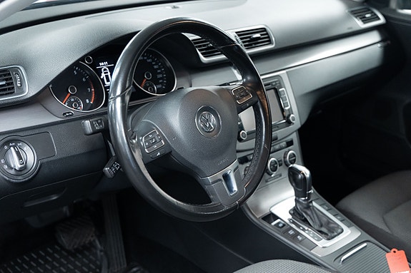 Volkswagen Passat 6 of 15
