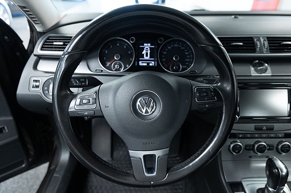 Volkswagen Passat 11 of 15