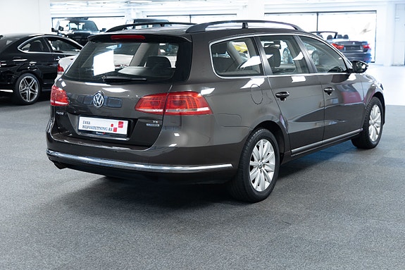 Volkswagen Passat 3 of 15