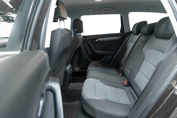 Volkswagen Passat 7 of 15
