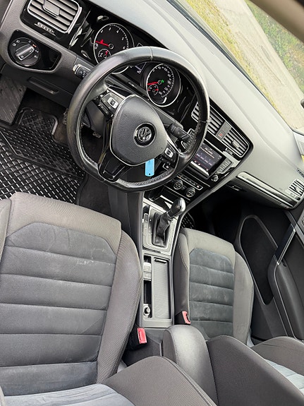 Volkswagen Golf VII 12 of 28