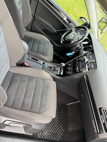 Volkswagen Golf VII 13 of 28