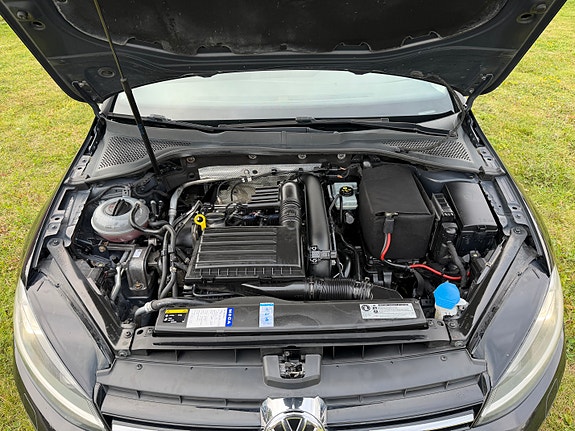 Volkswagen Golf VII 11 of 28