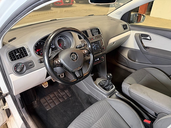 Volkswagen Polo 24 of 30