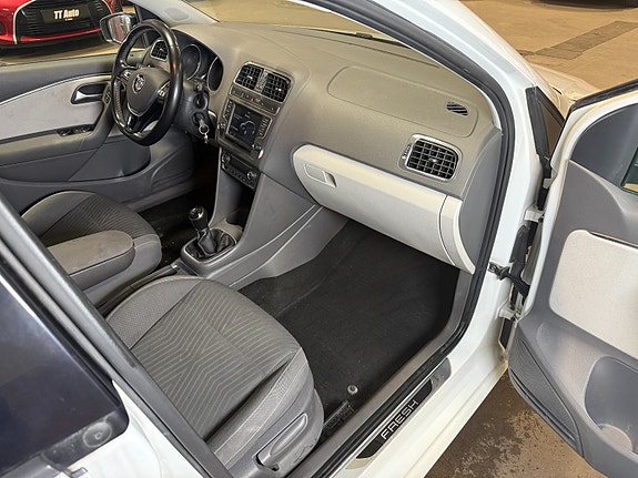 Volkswagen Polo 18 of 30