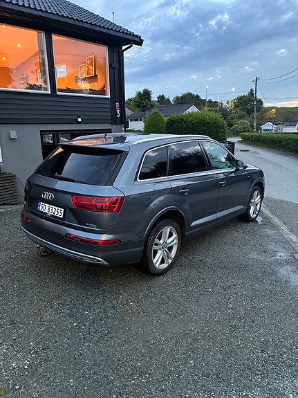 Audi Q7 4 of 30