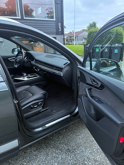 Audi Q7 25 of 30