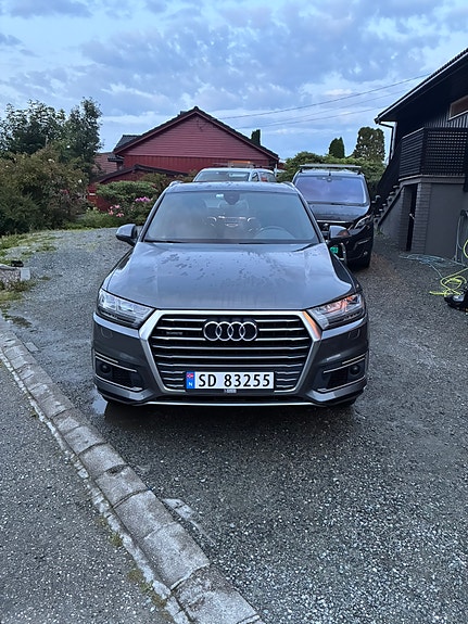 Audi Q7 2 of 30