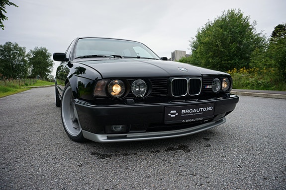 BMW M5 2 of 30