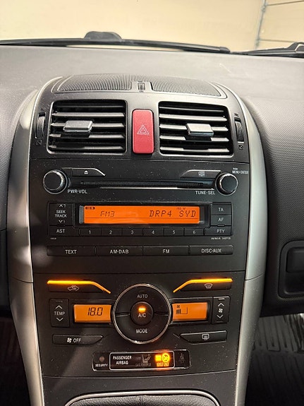 Toyota Auris 13 of 26