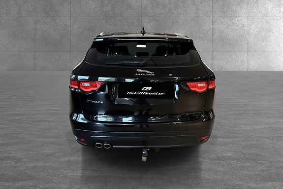 Jaguar F-PACE 5 of 30