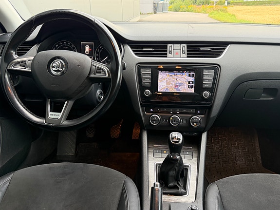 Skoda Octavia Scout 22 of 30