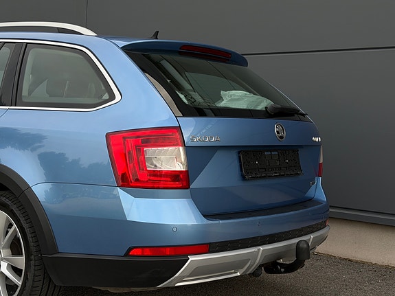 Skoda Octavia Scout 6 of 30