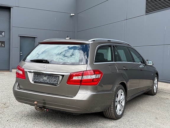 Mercedes-Benz 8 of 29