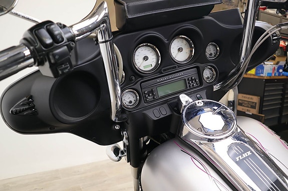 Harley-Davidson Street Glide 5 of 16