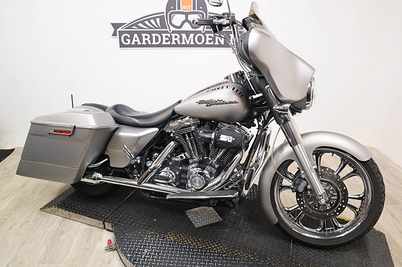 Harley-Davidson Street Glide 16 of 16